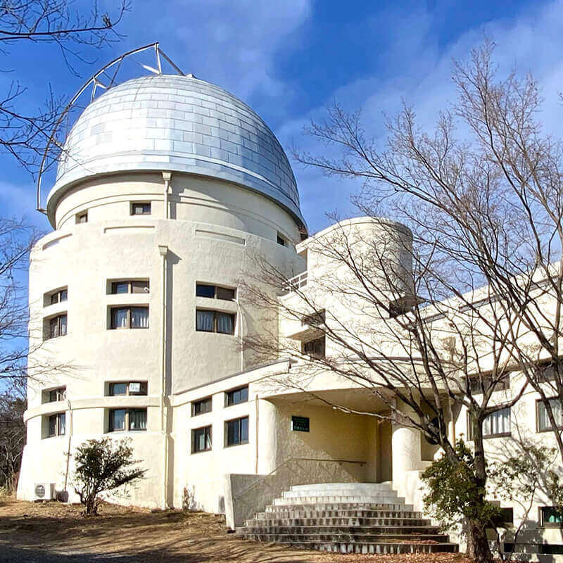 【京都大学花山天文台】天文博士とアマチュア天文学の聖地へ、白亜のモダニズム建築を特別見学