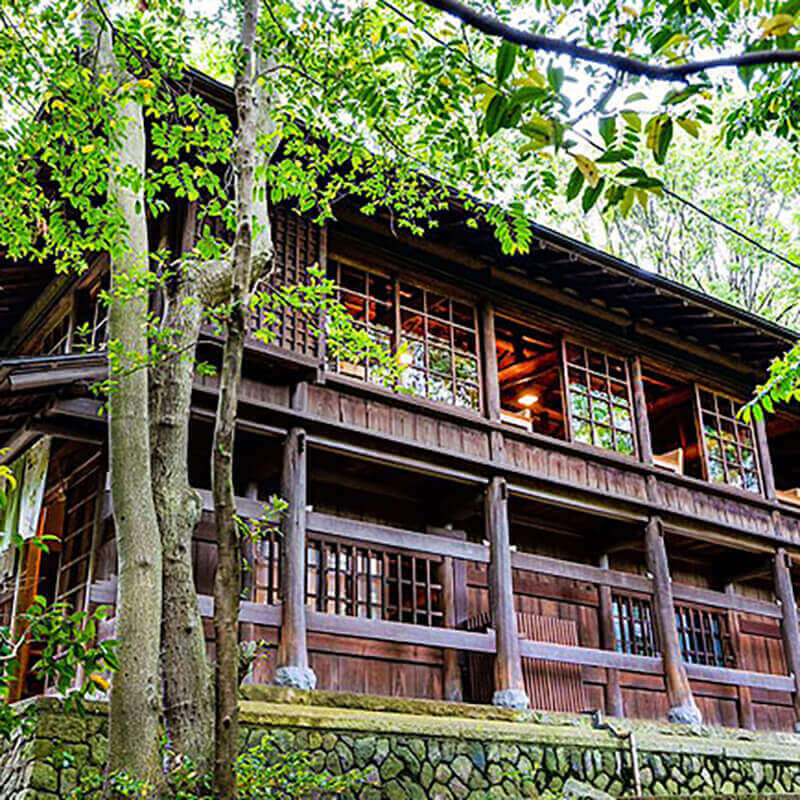 【茂庵】数寄者・谷川茂庵が造営した山頂の茶室群、谷川さん＆建築史家が特別案内