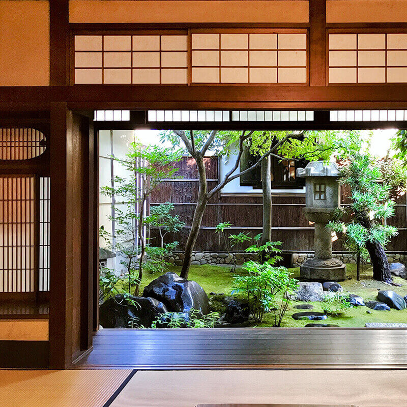 【らくたび京町家】代表若村さんが特別案内、洋間と茶室を設えた近代京町家の代表例