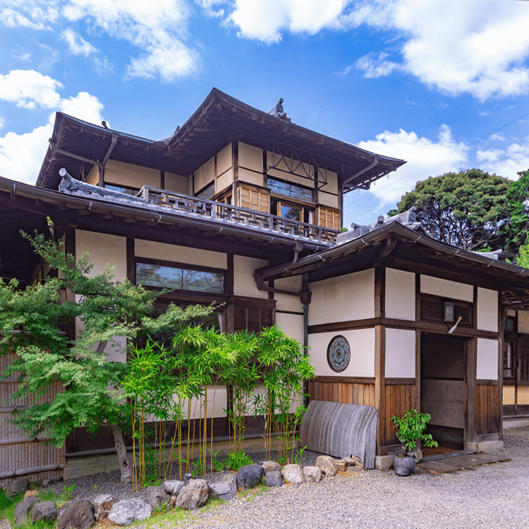 【吉田山荘】旧皇族・東伏見宮家の別邸建築、甲斐みのりさんと特別見学＆真古館で貸切ティータイム