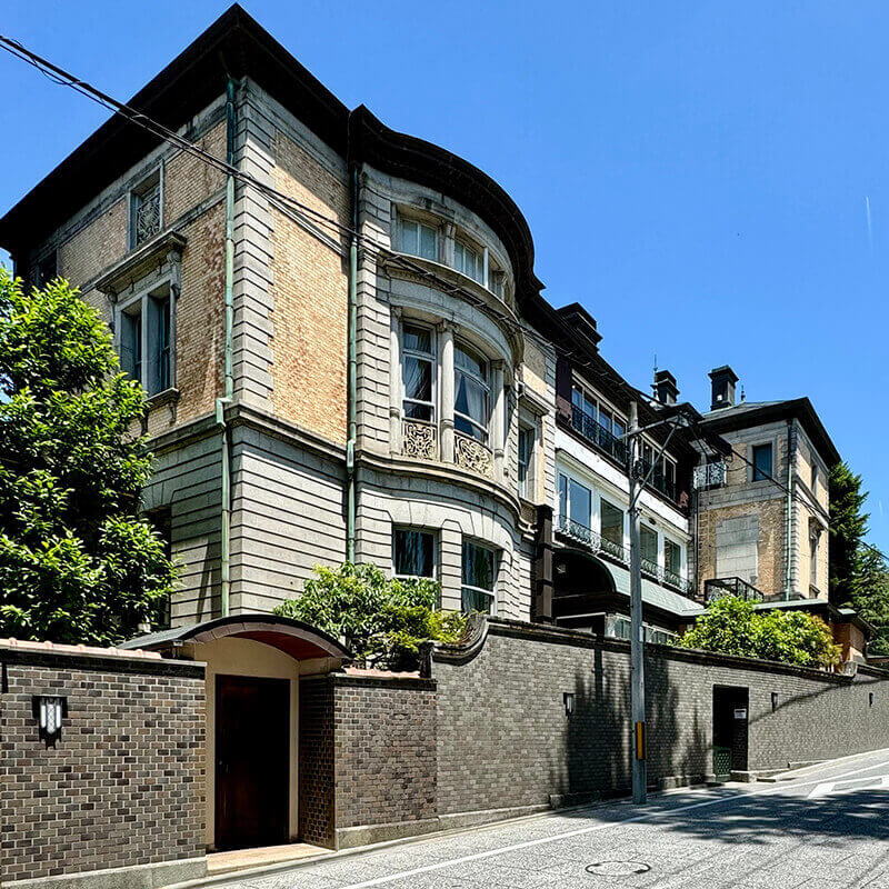 【名建築に泊まる】贅を極めた迎賓館へ「長楽館」プライベートツアー＆名建築で朝食を