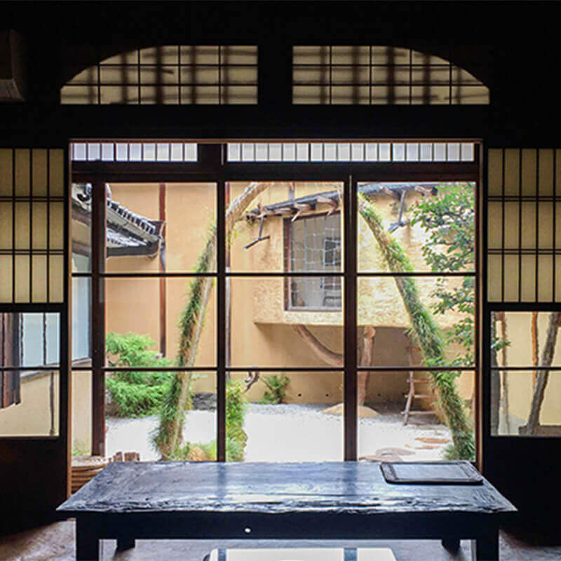 【矩庵】藤森照信はじめての茶室設計「矩庵」を住職が特別案内、京都・徳正寺へ