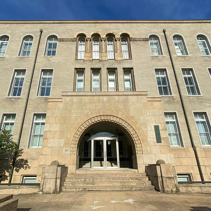 【御所西官庁街】文化庁調査官と、モダン建築が立ち並ぶ官庁街へ