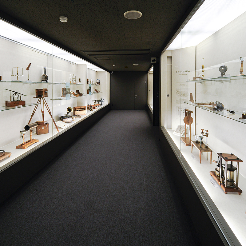 【パスポート特典】入館料割引＆旧河原町本社のステンドグラスを特別展示｜島津製作所 創業記念資料館