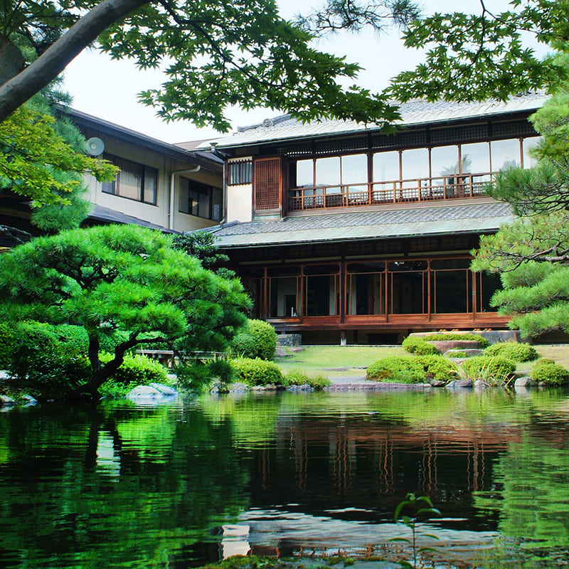【白河院】尼崎先生と植治のモダン庭園へ、武田五一の名作を特別見学＆貸切ランチ