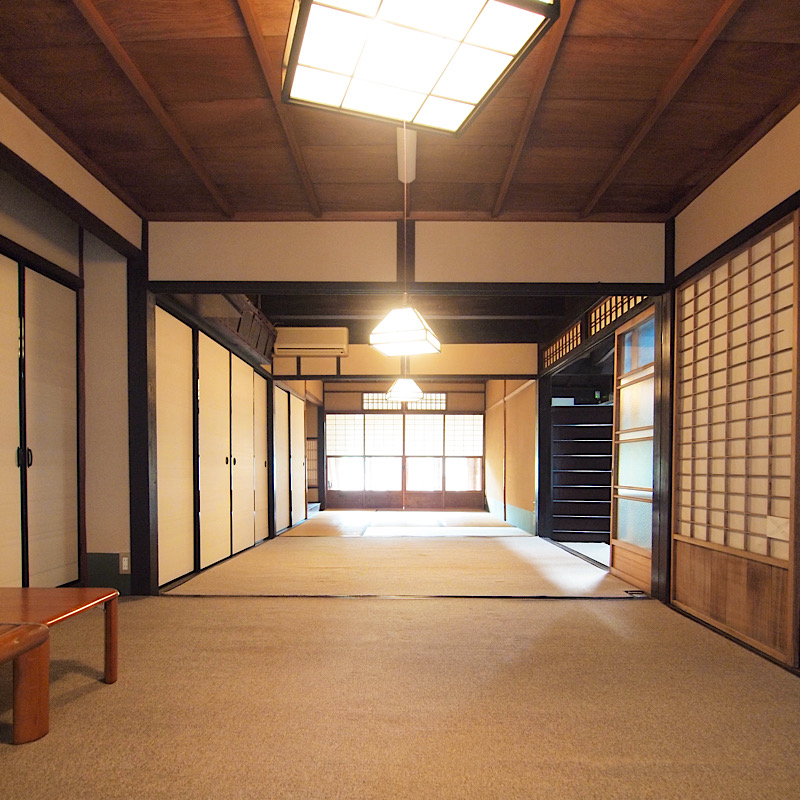 【荒川家住宅】御大典の賓客迎えた邸宅へ、旧大宮村の村長宅を当主＆寺田さんが特別案内